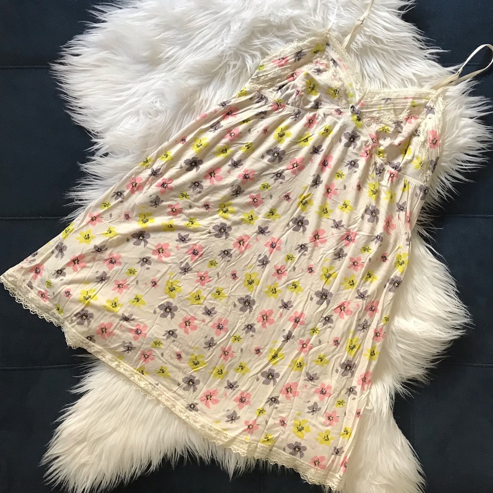 Vintage Victoria’s Secret Floral Chemise EUC
